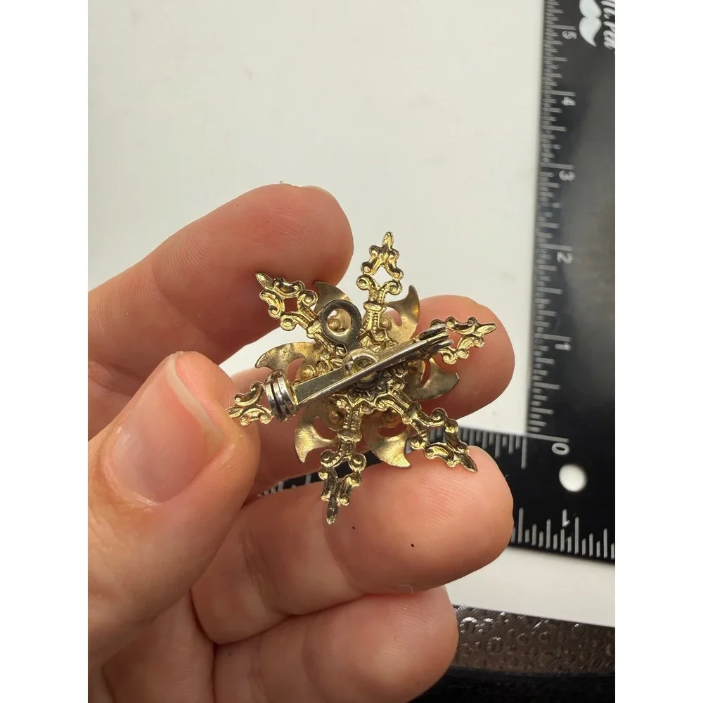 Vintage Gold Tone Starburst Brooch‎ Light Blue Rhinestone Filigree Star Pin